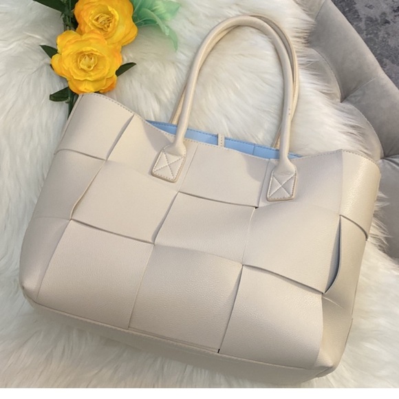 🔥Large Cream Woven Panel Shoulder Bag 
EUC OVER 60% OFF PRICE FIRM! - Picture 3 of 9